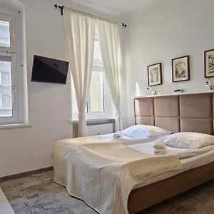 Velvet 3*, Poznań Polska